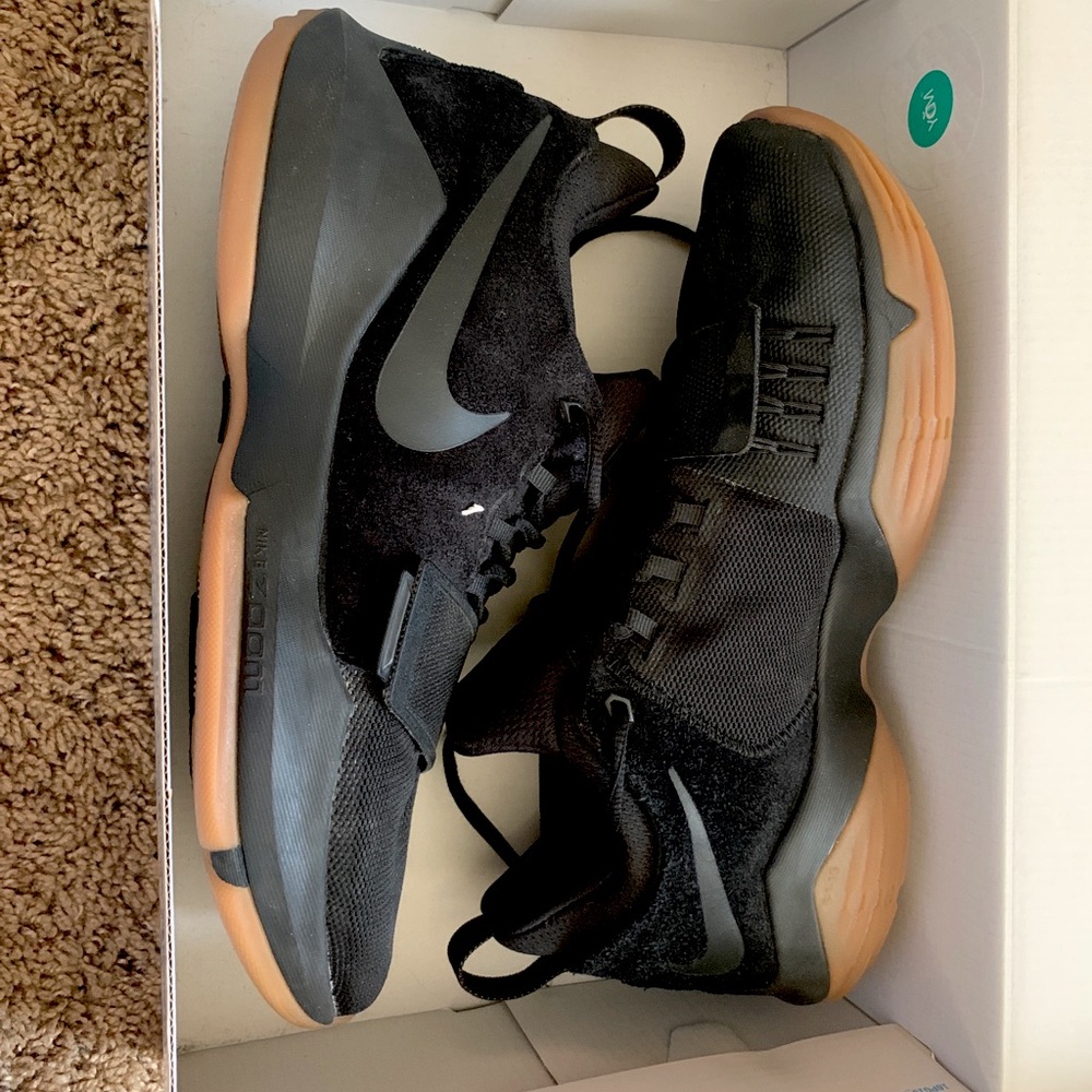 Paul George 1 size 9 w/box